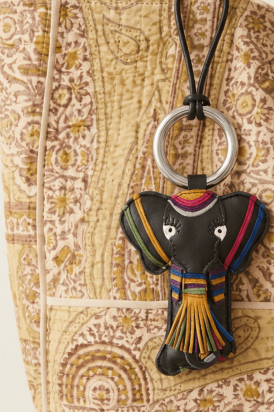 Porte clé éléphant en cuir agneau et lien en cuir