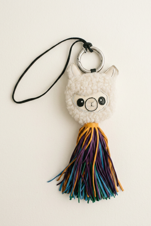 Porte cle en cuir agneau avec tête de lama et pompon